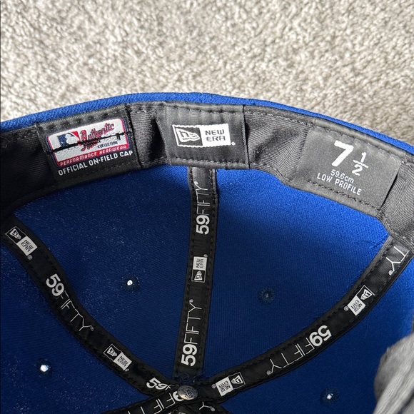 New Era Royal Blue Cubs World Series Champions Cap - 7.5 - Picture 4 of 4